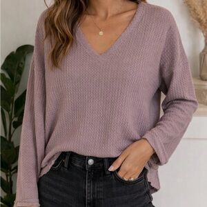 Urban Outfitters Soft Mauve Waffle-Knit V-Neck Sweater size XS